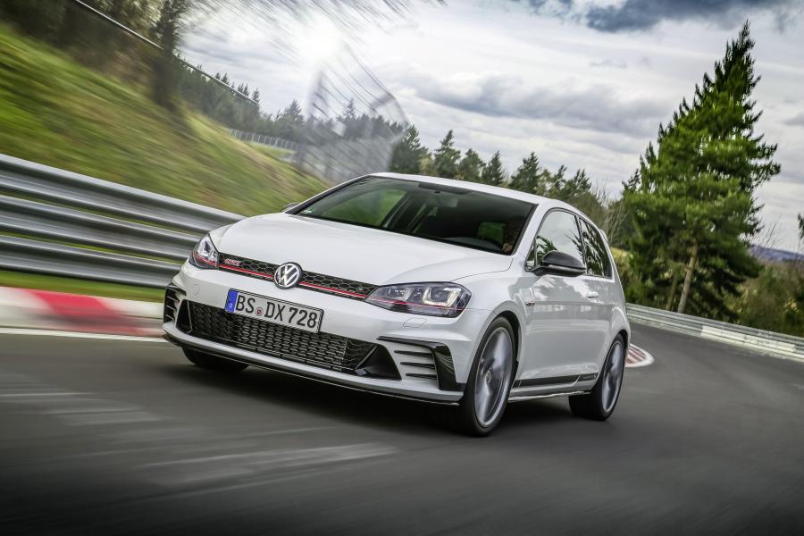  Volkswagen Golf GTi Clubsport S 2016 года  (фото 26 из 30)